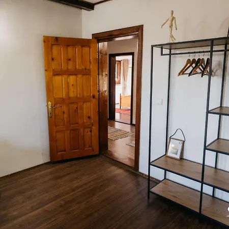 Casa Grinda Homestay Novaci-Straini